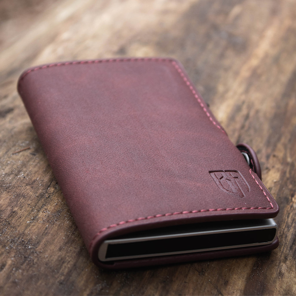 "The Minimalist’s Guide to Choosing the Perfect Wallet"